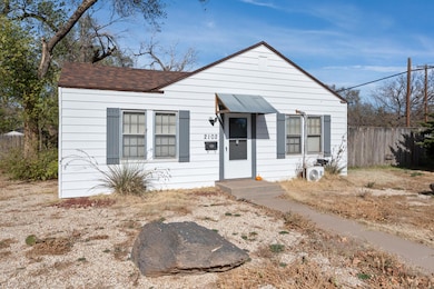2102 25th St, Lubbock, TX 79411 - photo 3