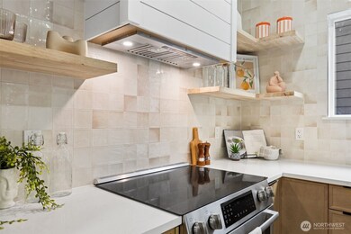 4002 Courtland Place S, Seattle, WA 98118 - photo 6