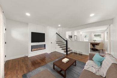 823 N Ellsworth St, Naperville, IL 60563 - photo 5