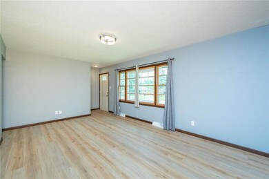 4110 53rd St, Des Moines, IA 50310 - photo 3