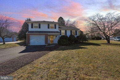 301 Shakespeare Dr, Reading, PA 19608 - photo 2