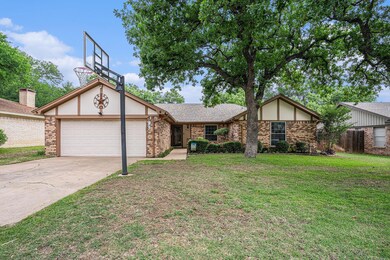 704 Highland Park Dr, Hurst, TX 76054 - photo 3