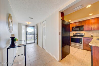 foyer & kitchen (4)