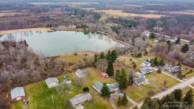 8102 E Carpenter Rd, Davison, MI 48423 - photo 4