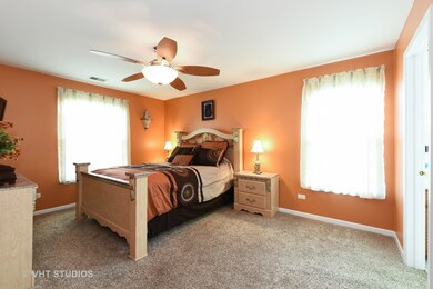 305 Buckingham Cir unit C, Elgin, IL 60120 - photo 3