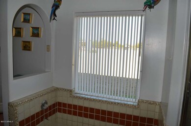 Master Soaking Tub