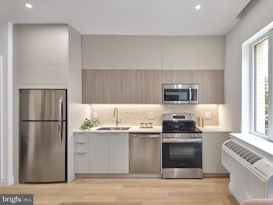 809 Poplar St unit STUDIO B, Philadelphia, PA 19123 - photo 2