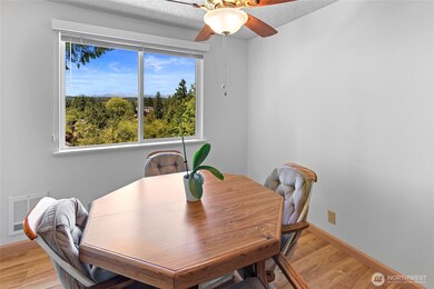 20183 Vikings Crest Loop NE unit 4-205, Poulsbo, WA 98370 - photo 6