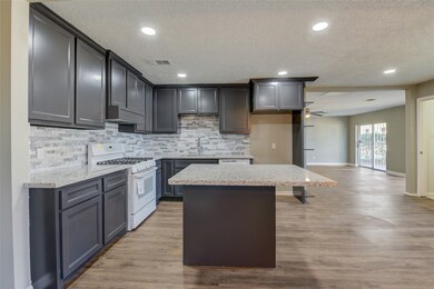 7746 Parker Rd, Houston, TX 77016 - photo 2
