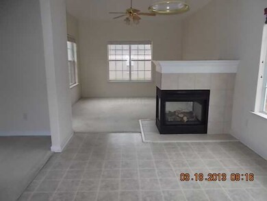 Eating area, gathering room and double-sided firep