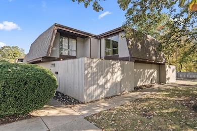 5475 Worthington Forest Place E unit 5475, Columbus, OH 43229 - photo 2