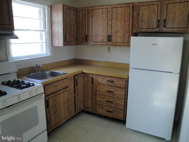 1816 Summit Ave, Halethorpe, MD 21227 - photo 4