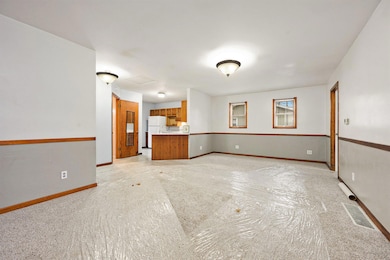 902 Millard St, Three Rivers, MI 49093 - photo 4