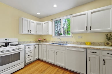 20 Willow St, Newton Center, MA 02459 - photo 3