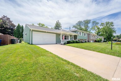 1523 Broadview Dr, Bettendorf, IA 52722 - photo 2