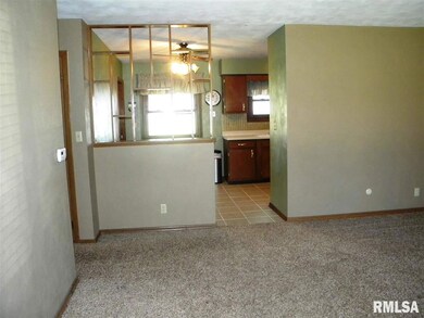 2145 W 34th St, Davenport, IA 52806 - photo 3