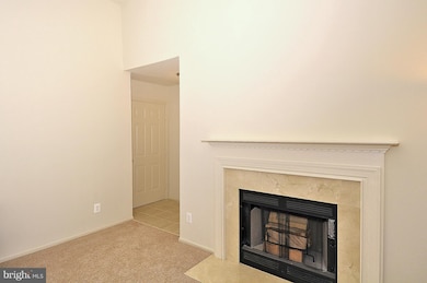 1113 Huntmaster Terrace NE unit 302, Leesburg, VA 20176 - photo 3