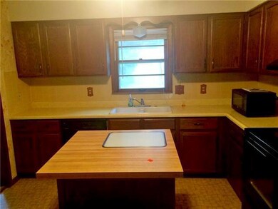 609 N 2nd St, Lansing, KS 66043 - photo 3