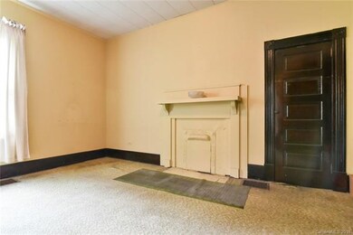 Bedroom or study on main level, 9' ceilings , seal