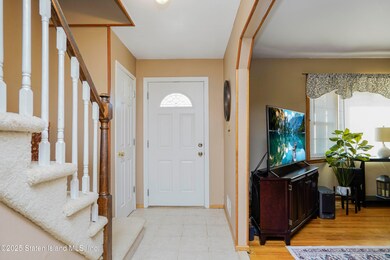 537 Ionia Ave, Staten Island, NY 10312 - photo 4