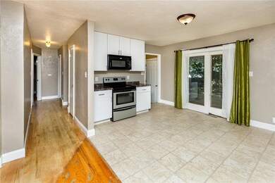 kitchen/dining area