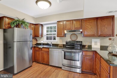 12838 Fantasia Dr, Herndon, VA 20170 - photo 2