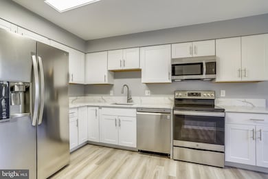 9527 Saluda Ct, Lorton, VA 22079 - photo 7