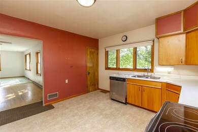 3300 Rownd St, Cedar Falls, IA 50613 - photo 7