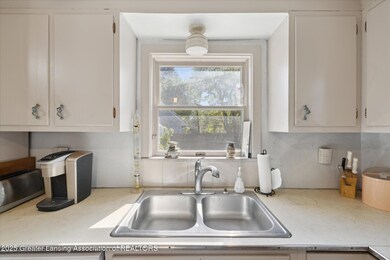 14-933-W-Northrup-St-Lansing-MI-48911-Wi