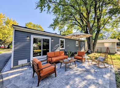 1005 Valley Stream Dr, Wheeling, IL 60090 - photo 2