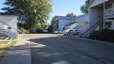 522 Village Dr unit 9, Central Point, OR 97502 - photo 6