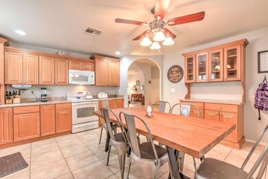 Eat-in Kitchen