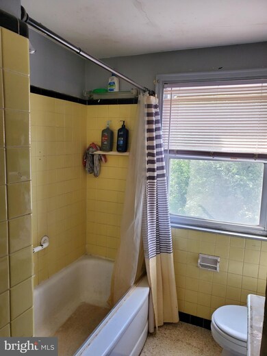 242 Sycamore Rd, Reading, PA 19611 - photo 3