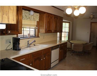 Kitchen. This fantastic eat in kitchen offers a de