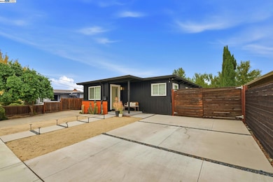 2823 Hilltop Rd, Concord, CA 94520 - photo 2