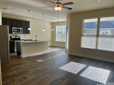 720 Gristmill Dr unit 19B, New Braunfels, TX 78130 - photo 4