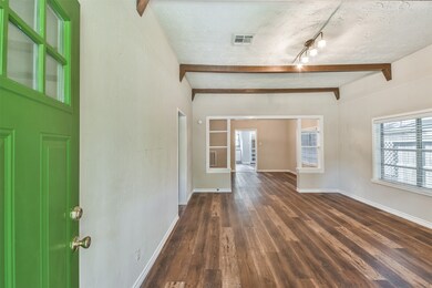 302 Oxford St, Tomball, TX 77375 - photo 3