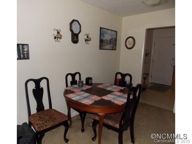 152 Wynnbrook Dr, Hendersonville, NC 28792 - photo 4