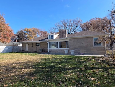 403 N Fair St, Olney, IL 62450 - photo 3