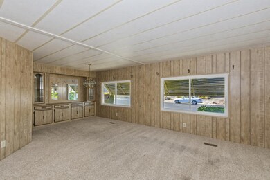 048-574368- living room (2)