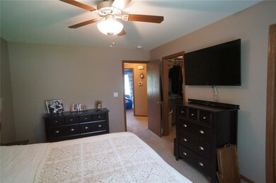 2131 Probst Ct SW, Cedar Rapids, IA 52404 - photo 7