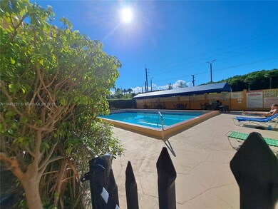 Bayswater Court Condominium unit 2Q, North Miami Beach, FL 33160 - photo 3