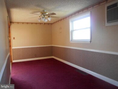 203 Willowbrook Ave, Folsom, PA 19033 - photo 5