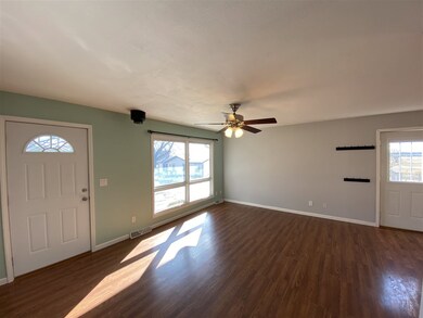 3959 Valdez Dr, Waterloo, IA 50701 - photo 2