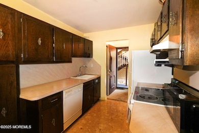 24 Meadow Green Cir unit A, Manalapan, NJ 07726 - photo 3