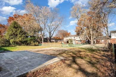 694 Buff Ct, Cincinnati, OH 45231 - photo 2