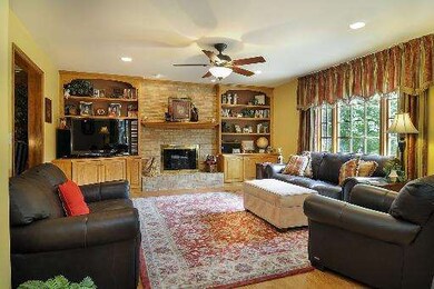 675 Bluegrass Dr, Wheaton, IL 60189 - photo 6