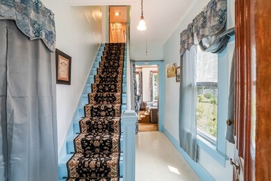 11 Crescent St, Millers Falls, MA 01349 - photo 3