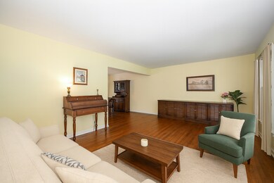 345 Green Valley Dr, Naperville, IL 60540 - photo 3