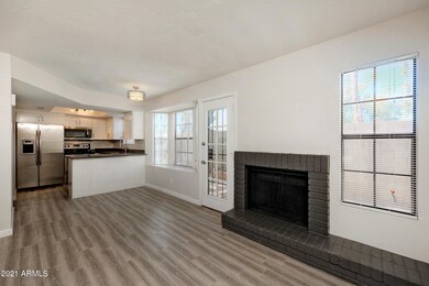 820WUniversityDr5-004